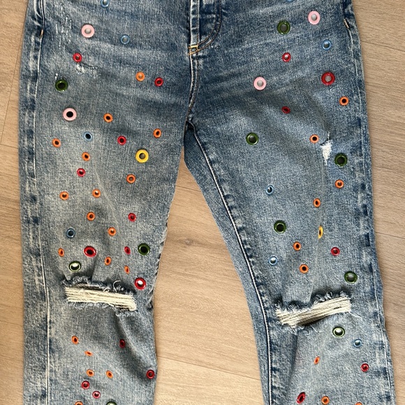 AO.LA Alice +Olivia denim jeans with multi colored grommets. Women’s size 25 - Picture 4 of 9